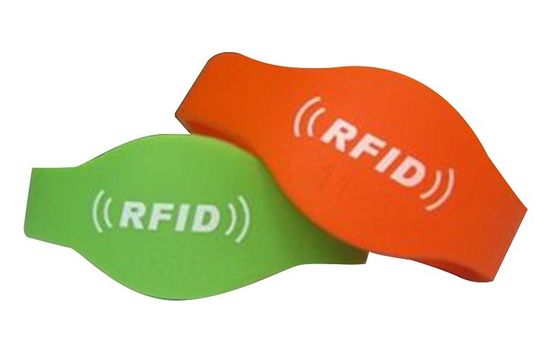 Pulseira de chip RFID de silicone anti-colisão para gestão de associação de identificação de pessoa