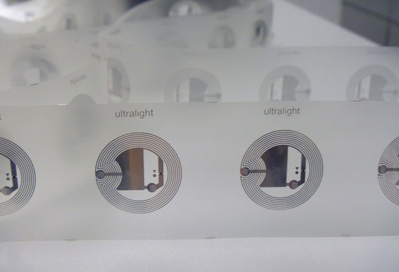 13.56MHZ UHF Wet Inlay RFID Tag Dia 25mm para cartão de papel / chaveiro / pulseira